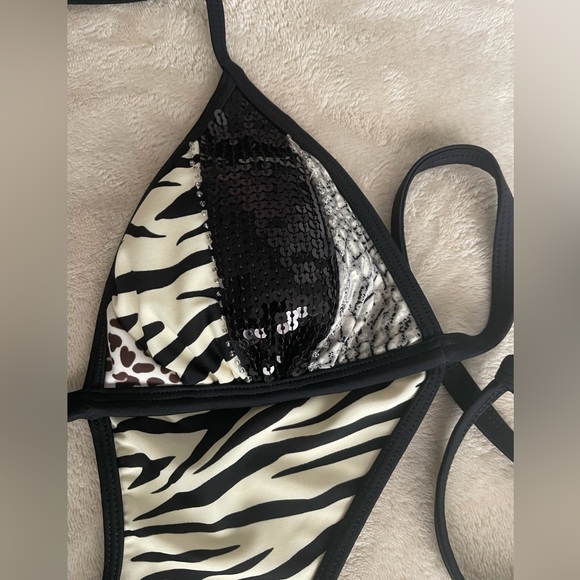 Guess one piece swimsuit - Picture 2 of 5